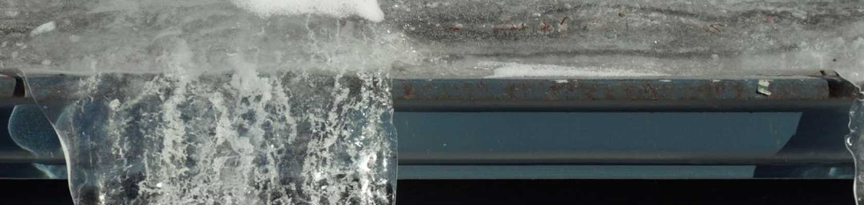 Image of a winter roofing issue and ice dam