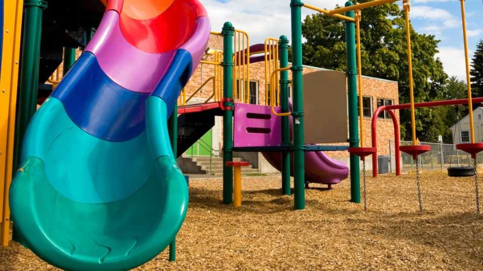 Image of a playground with loose fill wood chip surfacing